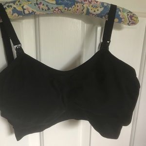 Kindred bravely nursing and pumping bra